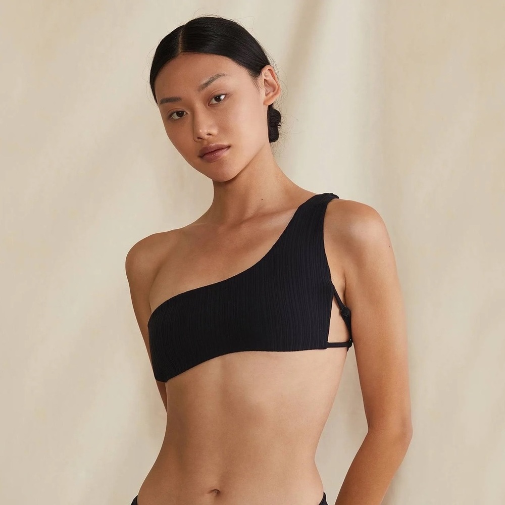 Onia One-Shoulder Demi Bikini Top in Black, size M